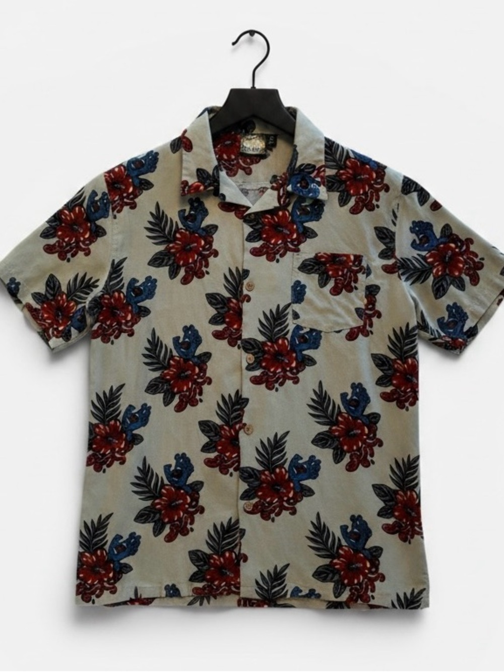 Santa Cruz Rayon Hawaiian Camp Shirt Mens Medium Screaming Hand Floral Skate